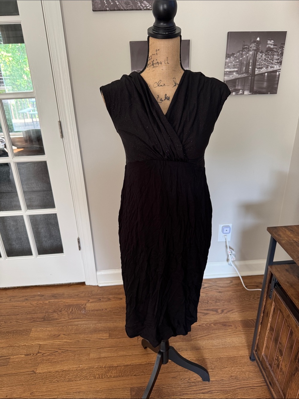 Black V-Neck Sleeveless Midi Dress
